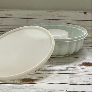 VTG Tupperware Jel-Ring Jello Mold Speckled Mint Green Cream 9.5 Inch